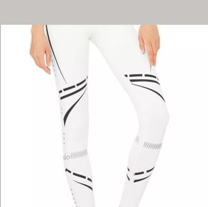 New Nordstrom Alo yoga white leggings large